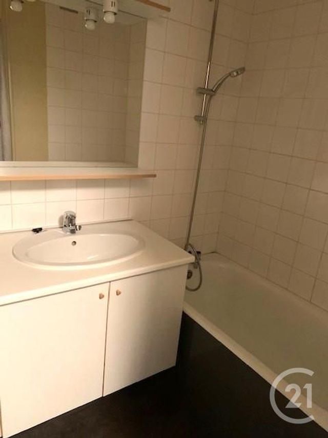 Appartement Studio à vendre - 1 pièce - 21.89 m2 - LA ROCHE SUR YON - 85 - PAYS-DE-LOIRE - Century 21 Accort'Immo