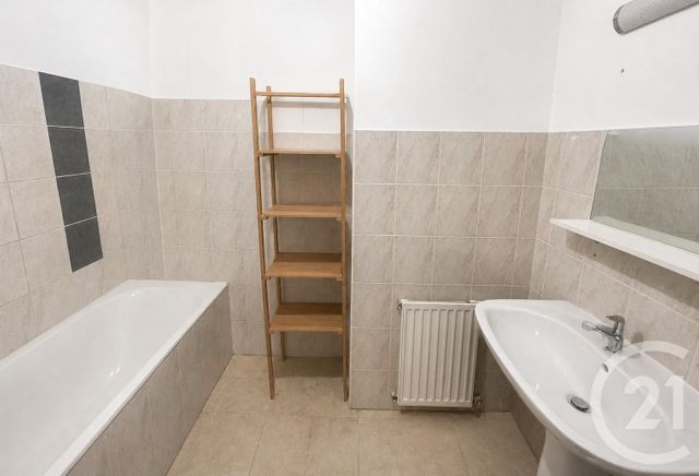 Appartement Duplex à vendre - 2 pièces - 44.0 m2 - LA ROCHE SUR YON - 85 - PAYS-DE-LOIRE - Century 21 Accort'Immo