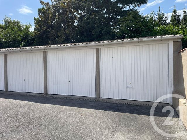 parking à louer - 14.0 m2 - LA ROCHE SUR YON - 85 - PAYS-DE-LOIRE - Century 21 Accort'Immo