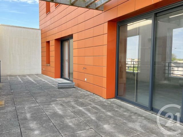 Afficher la photo en grand Appartement à vendre - 4 pièces - 121.62 m2 - LA ROCHE SUR YON - 85 - PAYS-DE-LOIRE - Century 21 Accort'Immo