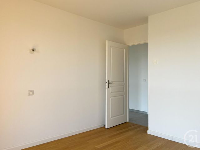 Afficher la photo en grand Appartement à vendre - 4 pièces - 121.62 m2 - LA ROCHE SUR YON - 85 - PAYS-DE-LOIRE - Century 21 Accort'Immo