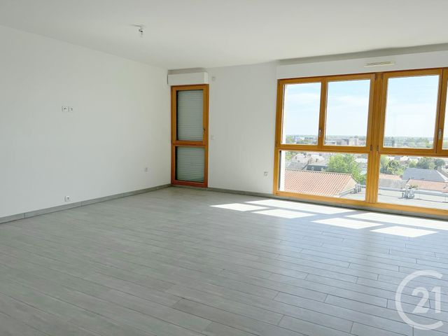 Afficher la photo en grand Appartement à vendre - 4 pièces - 121.62 m2 - LA ROCHE SUR YON - 85 - PAYS-DE-LOIRE - Century 21 Accort'Immo