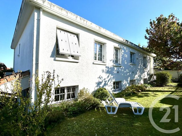 maison à vendre - 7 pièces - 174.0 m2 - LA ROCHE SUR YON - 85 - PAYS-DE-LOIRE - Century 21 Accort'Immo