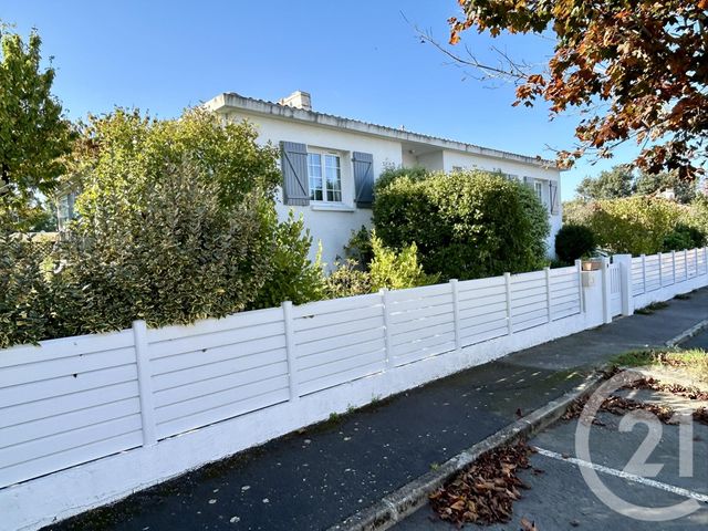 maison à vendre - 7 pièces - 174.0 m2 - LA ROCHE SUR YON - 85 - PAYS-DE-LOIRE - Century 21 Accort'Immo