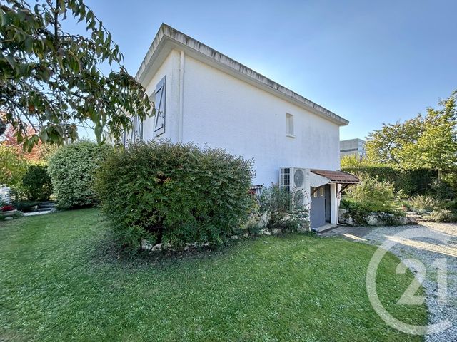 maison à vendre - 7 pièces - 174.0 m2 - LA ROCHE SUR YON - 85 - PAYS-DE-LOIRE - Century 21 Accort'Immo