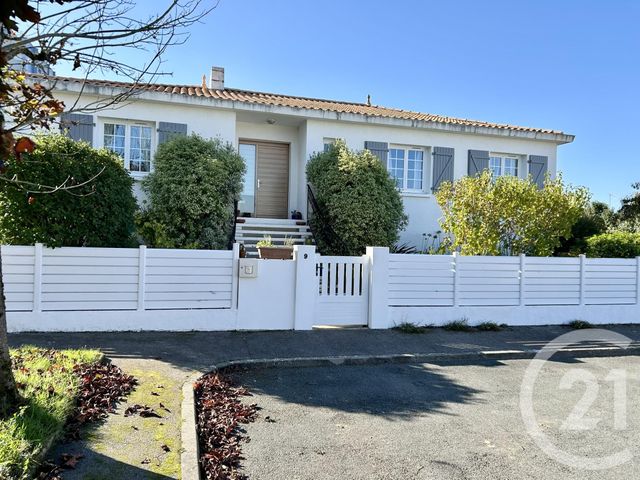 maison à vendre - 7 pièces - 174.0 m2 - LA ROCHE SUR YON - 85 - PAYS-DE-LOIRE - Century 21 Accort'Immo