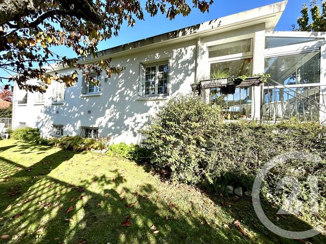 maison à vendre - 7 pièces - 174.0 m2 - LA ROCHE SUR YON - 85 - PAYS-DE-LOIRE - Century 21 Accort'Immo