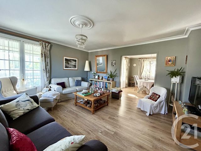 maison à vendre - 7 pièces - 174.0 m2 - LA ROCHE SUR YON - 85 - PAYS-DE-LOIRE - Century 21 Accort'Immo