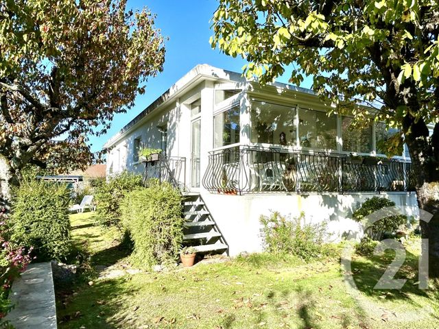 maison à vendre - 7 pièces - 174.0 m2 - LA ROCHE SUR YON - 85 - PAYS-DE-LOIRE - Century 21 Accort'Immo