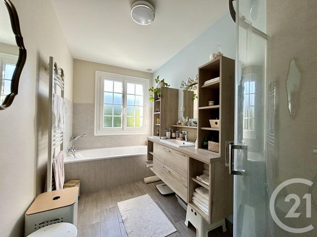 maison à vendre - 7 pièces - 174.0 m2 - LA ROCHE SUR YON - 85 - PAYS-DE-LOIRE - Century 21 Accort'Immo