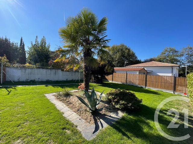 maison à vendre - 7 pièces - 150.0 m2 - LA ROCHE SUR YON - 85 - PAYS-DE-LOIRE - Century 21 Accort'Immo