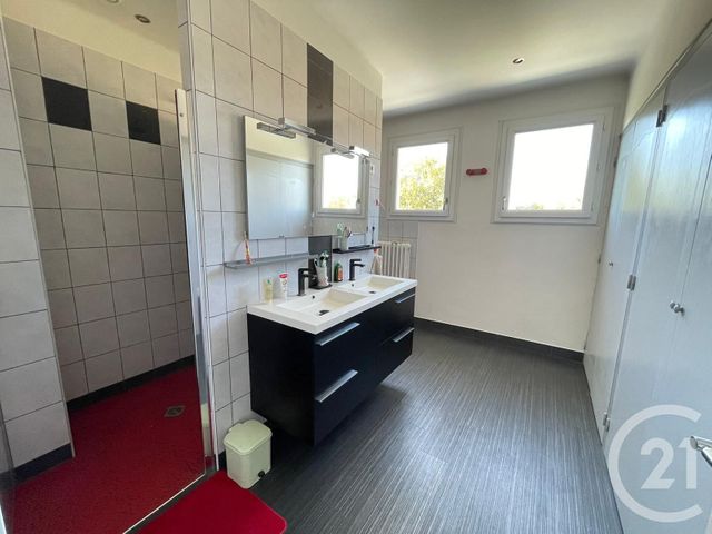 maison à vendre - 7 pièces - 150.0 m2 - LA ROCHE SUR YON - 85 - PAYS-DE-LOIRE - Century 21 Accort'Immo