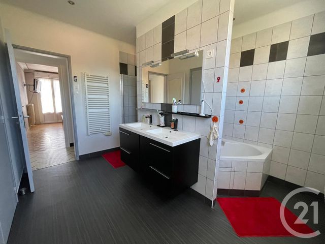 maison à vendre - 7 pièces - 150.0 m2 - LA ROCHE SUR YON - 85 - PAYS-DE-LOIRE - Century 21 Accort'Immo