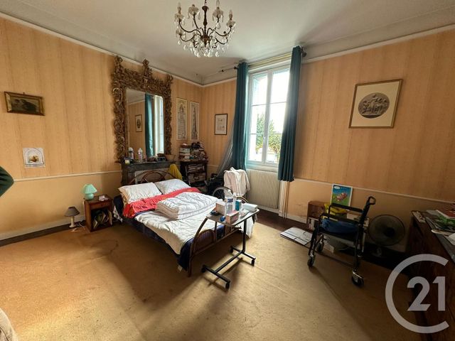 maison à vendre - 8 pièces - 190.0 m2 - LA ROCHE SUR YON - 85 - PAYS-DE-LOIRE - Century 21 Accort'Immo