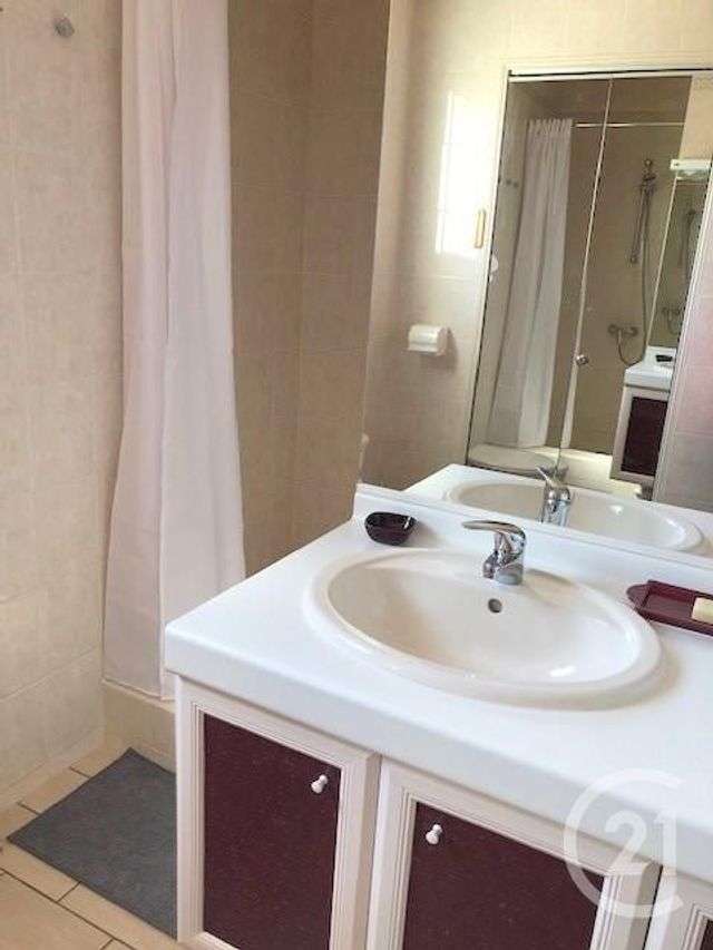 maison à louer - 7 pièces - 117.0 m2 - LA ROCHE SUR YON - 85 - PAYS-DE-LOIRE - Century 21 Accort'Immo