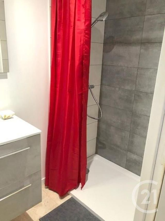 maison à louer - 7 pièces - 117.0 m2 - LA ROCHE SUR YON - 85 - PAYS-DE-LOIRE - Century 21 Accort'Immo