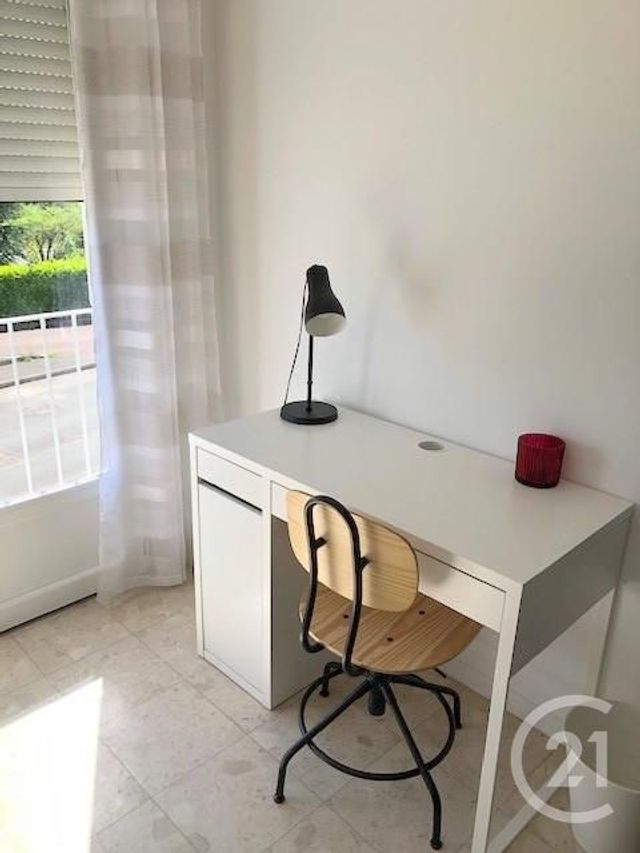 maison à louer - 7 pièces - 117.0 m2 - LA ROCHE SUR YON - 85 - PAYS-DE-LOIRE - Century 21 Accort'Immo