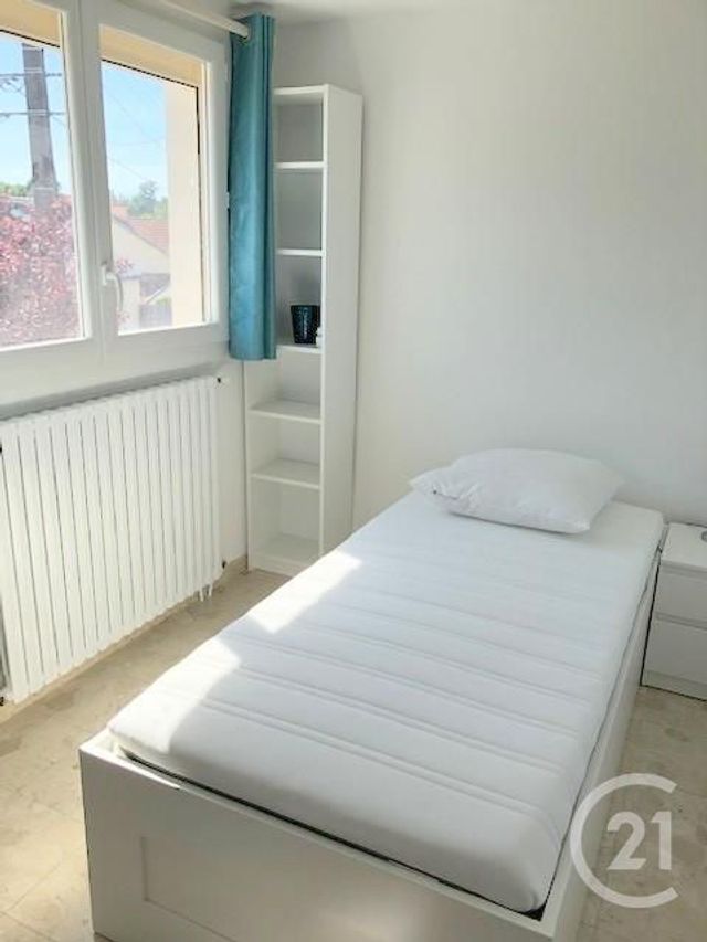 maison à louer - 7 pièces - 117.0 m2 - LA ROCHE SUR YON - 85 - PAYS-DE-LOIRE - Century 21 Accort'Immo