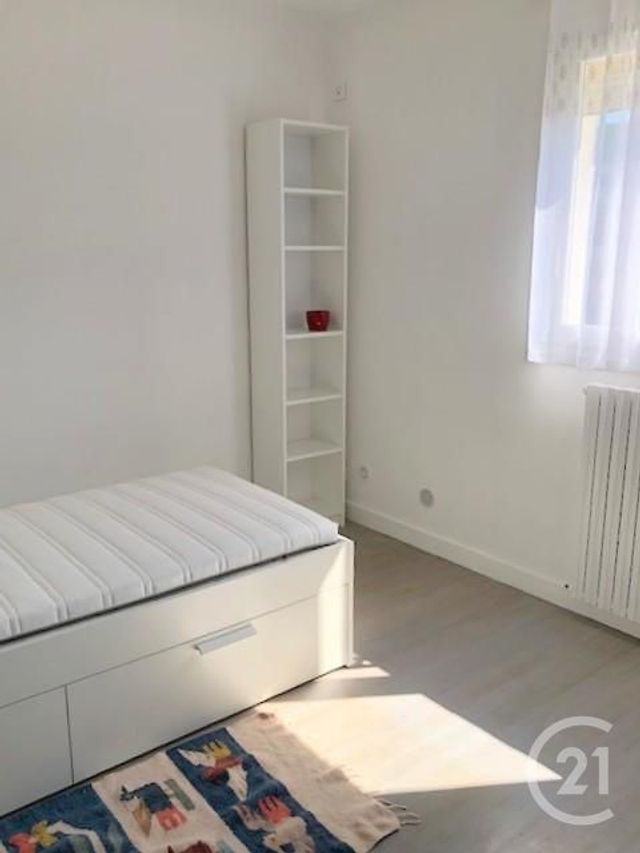 maison à louer - 7 pièces - 117.0 m2 - LA ROCHE SUR YON - 85 - PAYS-DE-LOIRE - Century 21 Accort'Immo