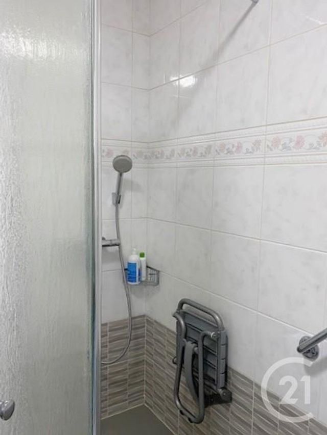 Appartement F5 à vendre - 5 pièces - 101.66 m2 - LA ROCHE SUR YON - 85 - PAYS-DE-LOIRE - Century 21 Accort'Immo