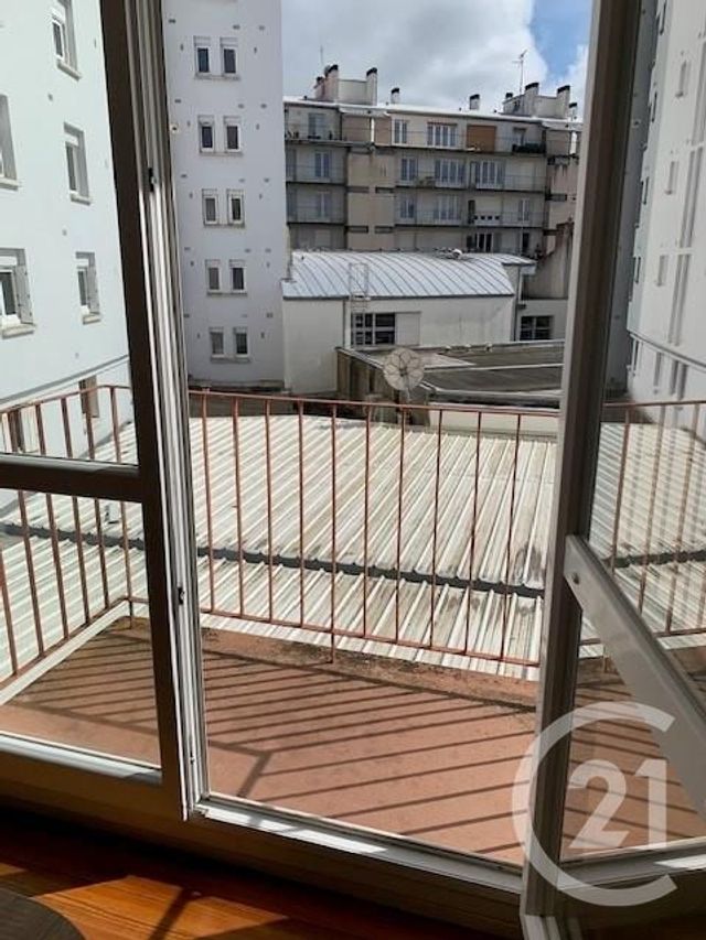 Appartement à louer - 3 pièces - 57.15 m2 - LA ROCHE SUR YON - 85 - PAYS-DE-LOIRE - Century 21 Accort'Immo