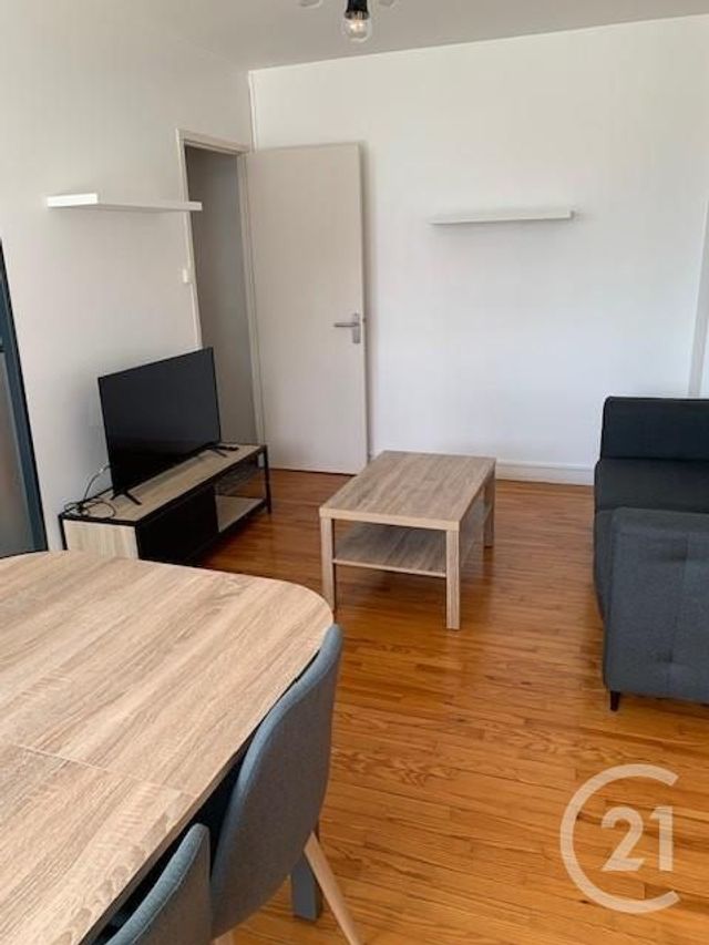 Appartement à louer - 3 pièces - 57.15 m2 - LA ROCHE SUR YON - 85 - PAYS-DE-LOIRE - Century 21 Accort'Immo