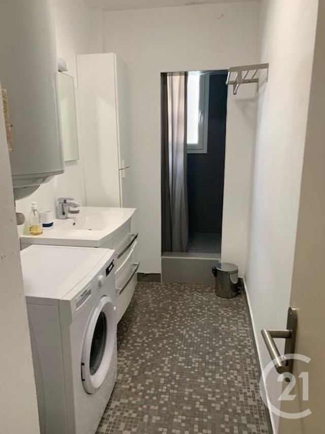 Appartement à louer - 3 pièces - 57.15 m2 - LA ROCHE SUR YON - 85 - PAYS-DE-LOIRE - Century 21 Accort'Immo