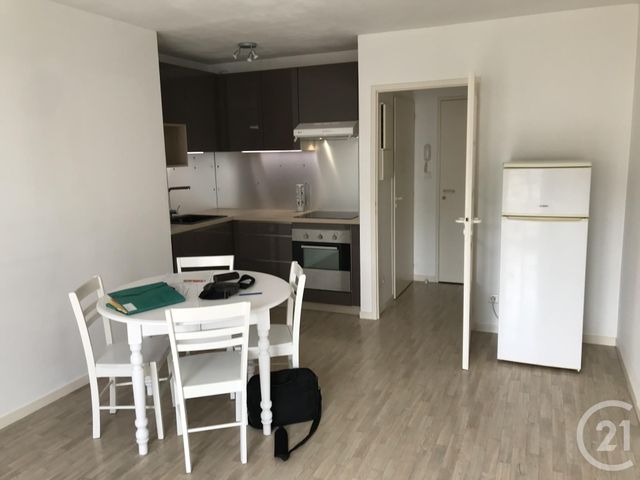 Appartement à louer - 2 pièces - 42.99 m2 - LA ROCHE SUR YON - 85 - PAYS-DE-LOIRE - Century 21 Accort'Immo