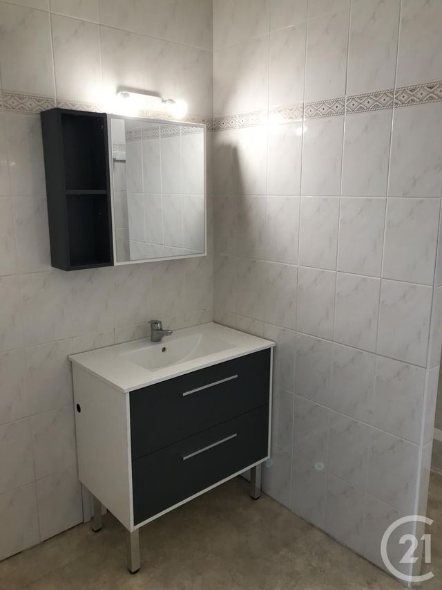 Appartement à louer - 2 pièces - 42.99 m2 - LA ROCHE SUR YON - 85 - PAYS-DE-LOIRE - Century 21 Accort'Immo