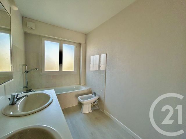 maison à vendre - 4 pièces - 95.0 m2 - LA ROCHE SUR YON - 85 - PAYS-DE-LOIRE - Century 21 Accort'Immo