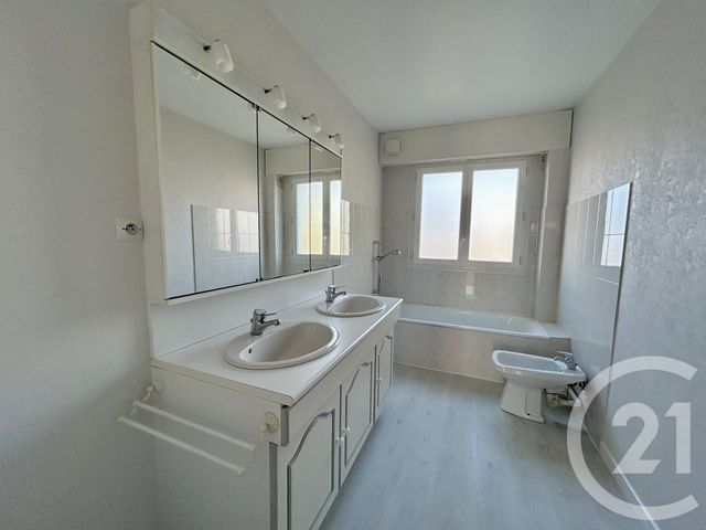 maison à vendre - 4 pièces - 95.0 m2 - LA ROCHE SUR YON - 85 - PAYS-DE-LOIRE - Century 21 Accort'Immo