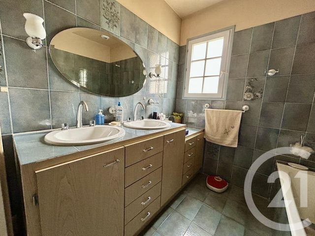 maison à vendre - 6 pièces - 116.98 m2 - LA ROCHE SUR YON - 85 - PAYS-DE-LOIRE - Century 21 Accort'Immo