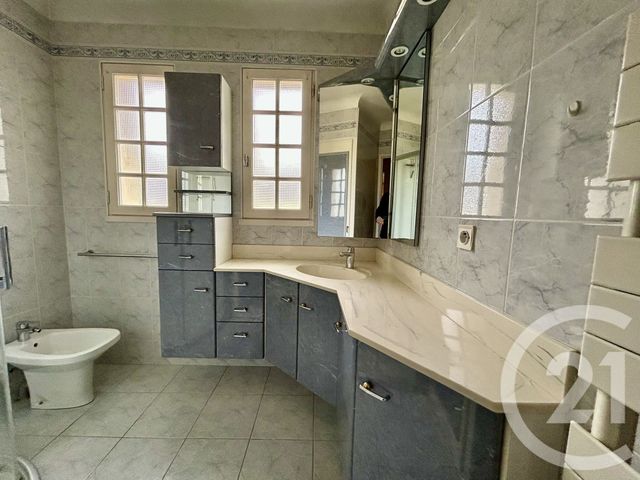 maison à vendre - 5 pièces - 113.0 m2 - LA ROCHE SUR YON - 85 - PAYS-DE-LOIRE - Century 21 Accort'Immo