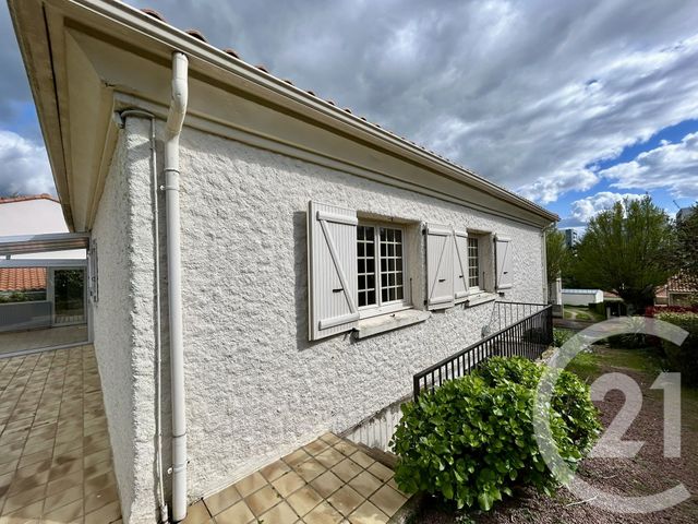 maison à vendre - 5 pièces - 113.0 m2 - LA ROCHE SUR YON - 85 - PAYS-DE-LOIRE - Century 21 Accort'Immo