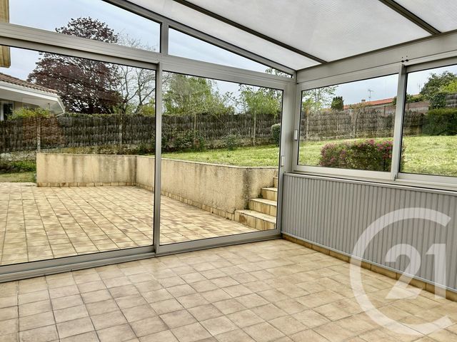 maison à vendre - 5 pièces - 113.0 m2 - LA ROCHE SUR YON - 85 - PAYS-DE-LOIRE - Century 21 Accort'Immo