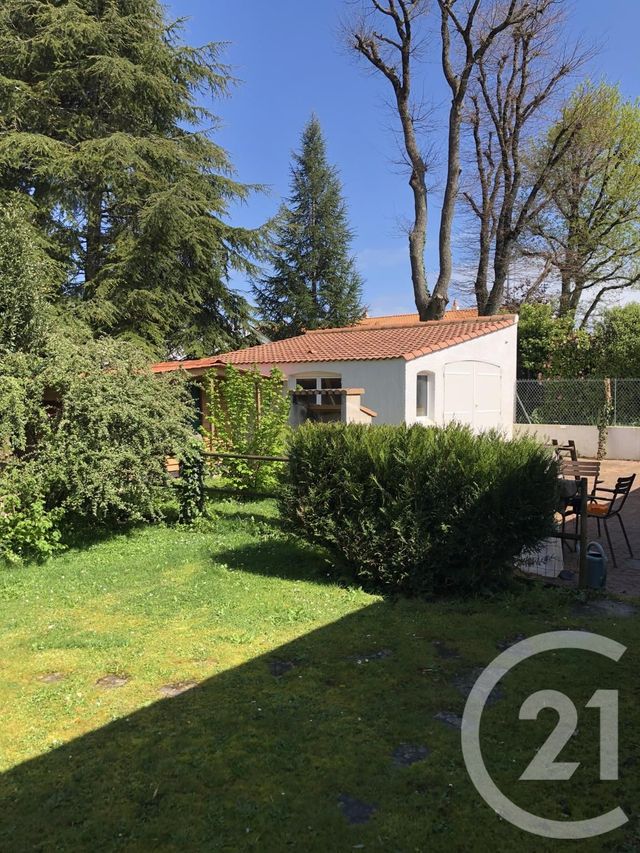 maison à louer - 5 pièces - 135.13 m2 - LA ROCHE SUR YON - 85 - PAYS-DE-LOIRE - Century 21 Accort'Immo