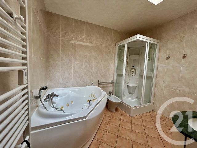 Appartement F6 à vendre - 6 pièces - 193.0 m2 - LA ROCHE SUR YON - 85 - PAYS-DE-LOIRE - Century 21 Accort'Immo