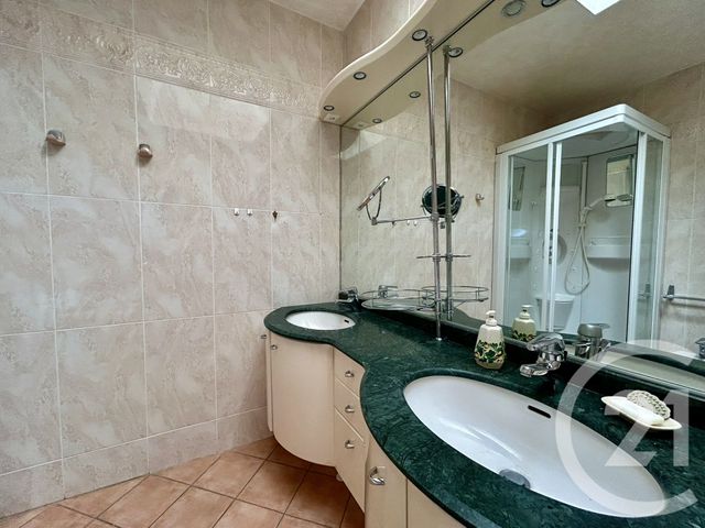 Appartement F6 à vendre - 6 pièces - 193.0 m2 - LA ROCHE SUR YON - 85 - PAYS-DE-LOIRE - Century 21 Accort'Immo