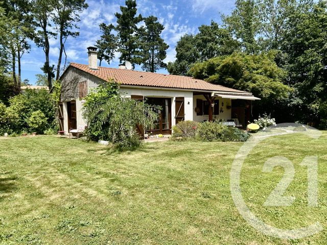 maison à vendre - 5 pièces - 124.0 m2 - LA ROCHE SUR YON - 85 - PAYS-DE-LOIRE - Century 21 Accort'Immo