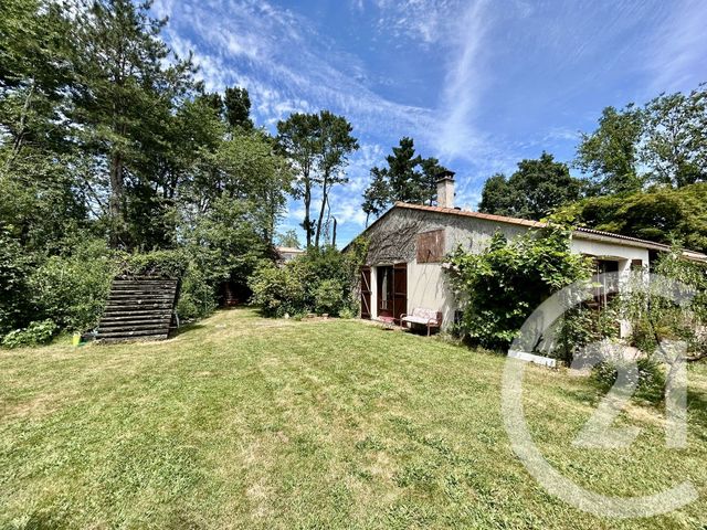 maison à vendre - 5 pièces - 124.0 m2 - LA ROCHE SUR YON - 85 - PAYS-DE-LOIRE - Century 21 Accort'Immo