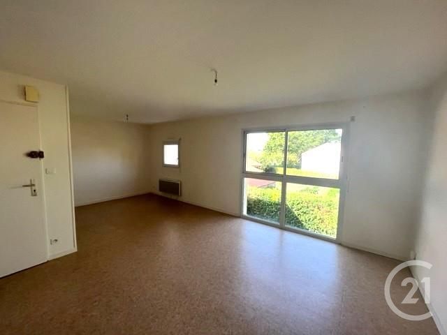 Appartement à louer - 2 pièces - 36.0 m2 - LA ROCHE SUR YON - 85 - PAYS-DE-LOIRE - Century 21 Accort'Immo