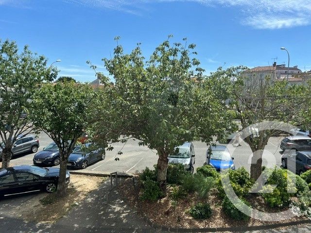 Appartement F1 à louer - 2 pièces - 47.0 m2 - LA ROCHE SUR YON - 85 - PAYS-DE-LOIRE - Century 21 Accort'Immo