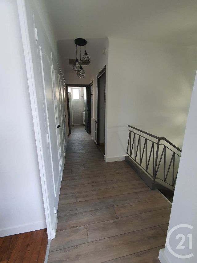 maison à louer - 8 pièces - 133.14 m2 - LA ROCHE SUR YON - 85 - PAYS-DE-LOIRE - Century 21 Accort'Immo