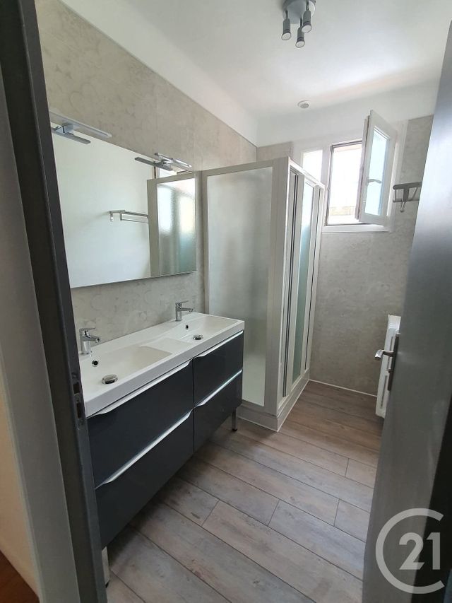 maison à louer - 8 pièces - 133.14 m2 - LA ROCHE SUR YON - 85 - PAYS-DE-LOIRE - Century 21 Accort'Immo