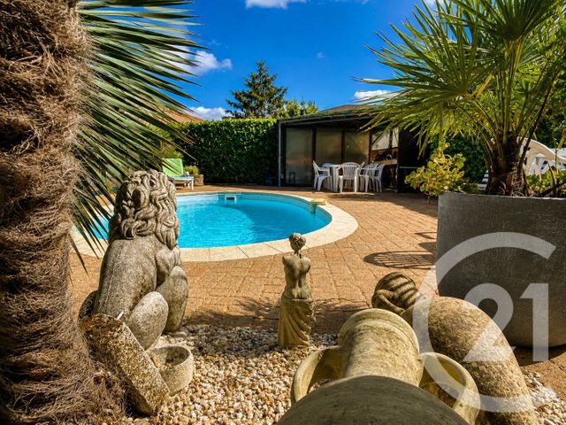 maison à vendre - 6 pièces - 158.21 m2 - LA ROCHE SUR YON - 85 - PAYS-DE-LOIRE - Century 21 Accort'Immo