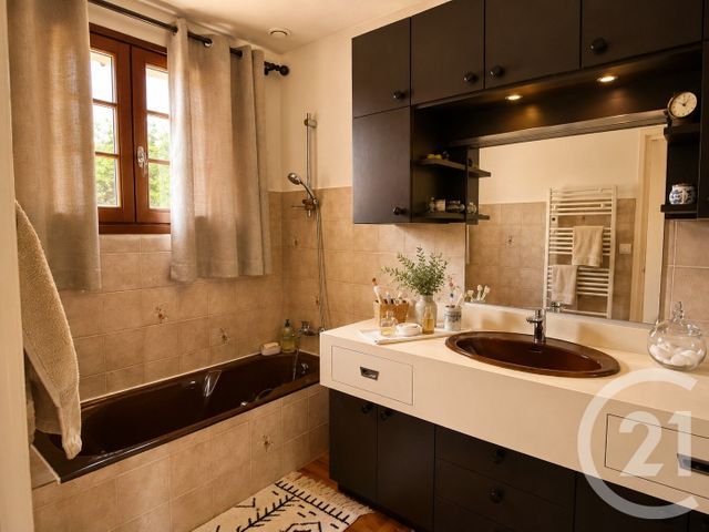 maison à vendre - 6 pièces - 158.21 m2 - LA ROCHE SUR YON - 85 - PAYS-DE-LOIRE - Century 21 Accort'Immo