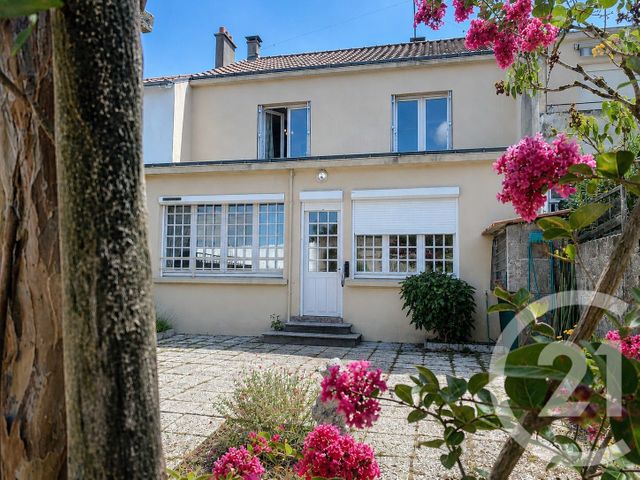 maison à vendre - 6 pièces - 119.0 m2 - LA ROCHE SUR YON - 85 - PAYS-DE-LOIRE - Century 21 Accort'Immo