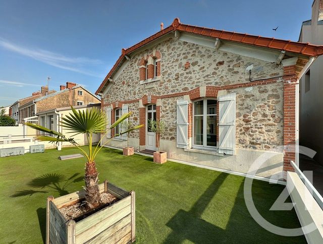 maison à vendre - 5 pièces - 129.0 m2 - LA ROCHE SUR YON - 85 - PAYS-DE-LOIRE - Century 21 Accort'Immo