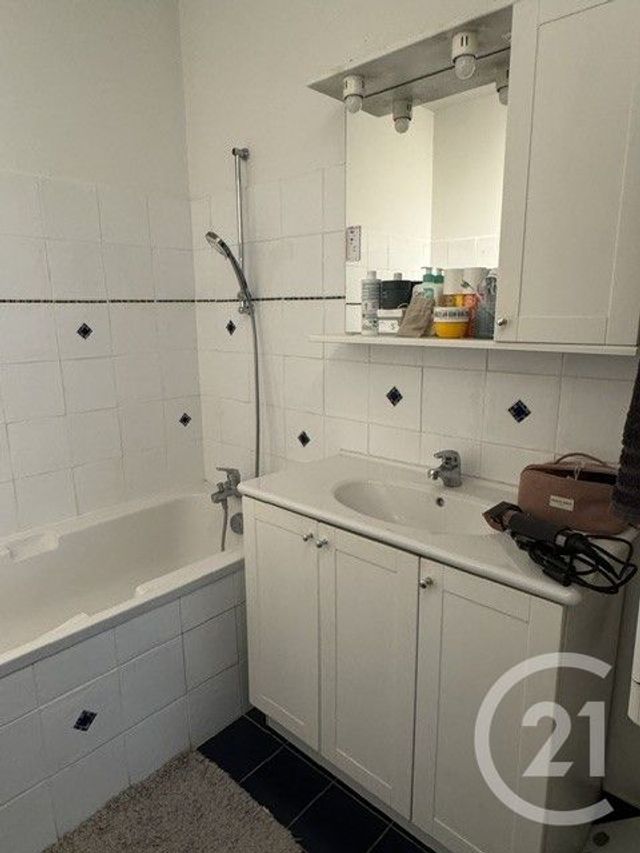 maison à louer - 4 pièces - 90.0 m2 - LA ROCHE SUR YON - 85 - PAYS-DE-LOIRE - Century 21 Accort'Immo
